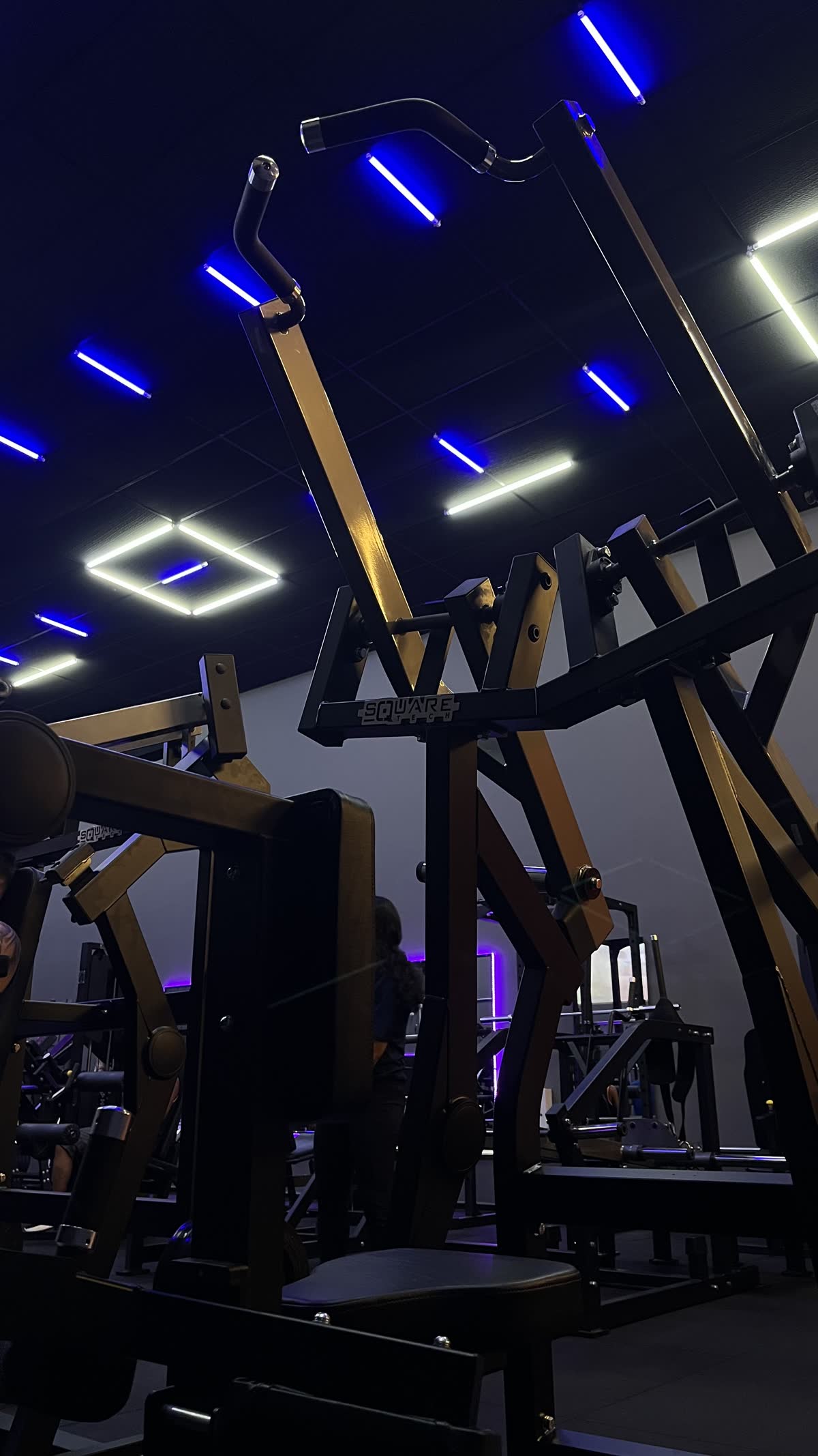 Equipamentos Square Tech sob a iluminação da Battle Gym